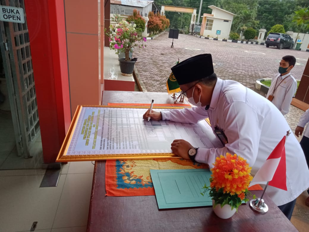 komitemenbersampapyb100120223